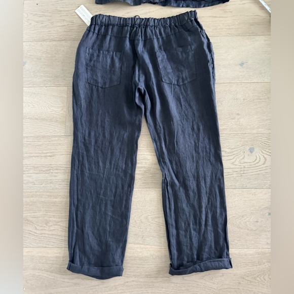 Italian 100% linen 2 piece set (pants and blazer)
Size XXL - Picture 11 of 16